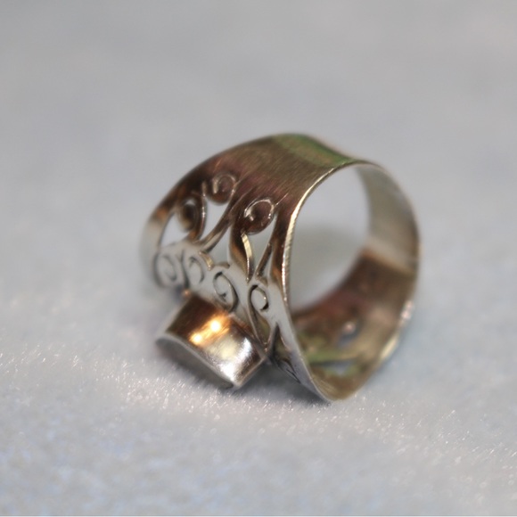 Silver and quartz crystal gem ring - Picture 8 of 9